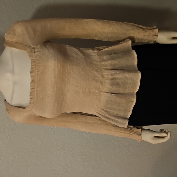BLU PEPPER Gold Metallic Cream Smocked Peplum Long Sleeve Criss Cross Top - Picture 3 of 10